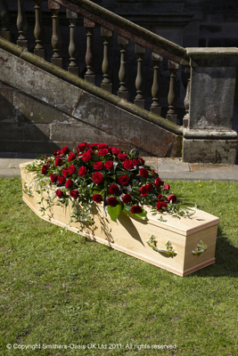 F001D   Double Ended Rose Coffin Spray