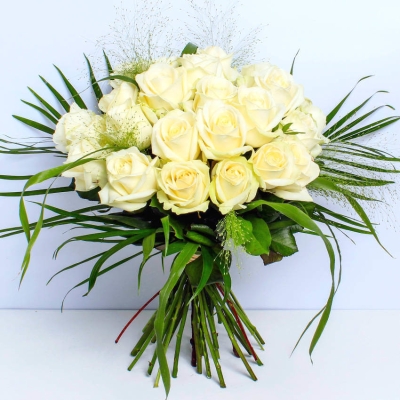Luxury white roses